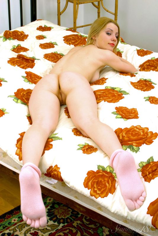 Sheet with Roses