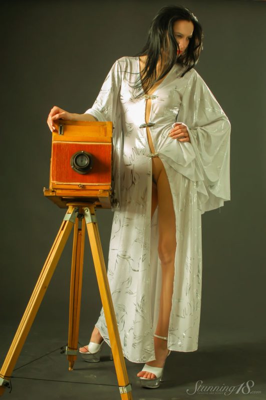 Evanthe – Antique Camera