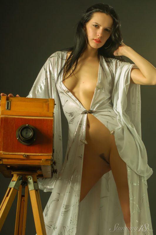 Evanthe – Antique Camera