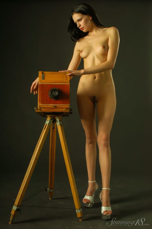Evanthe – Antique Camera