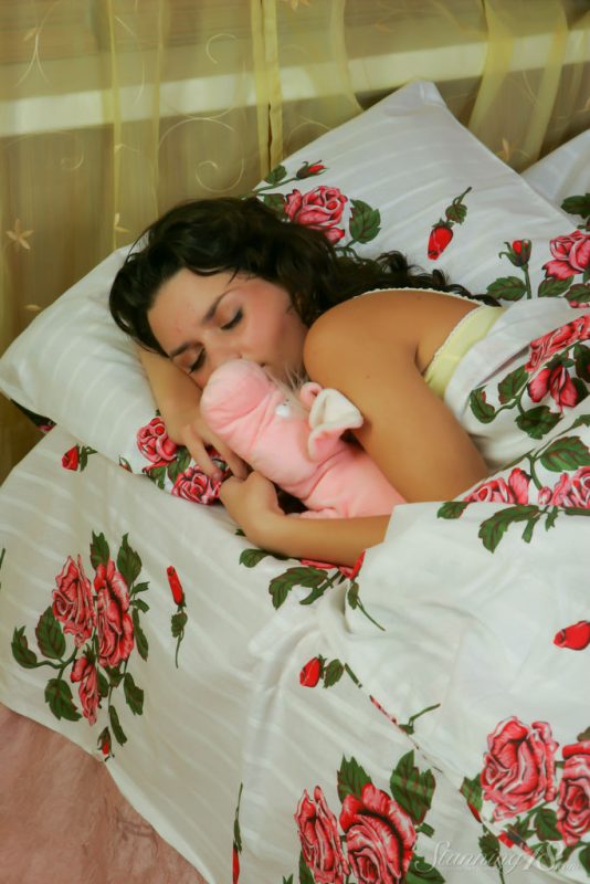 Roza – Sleeping Hottie