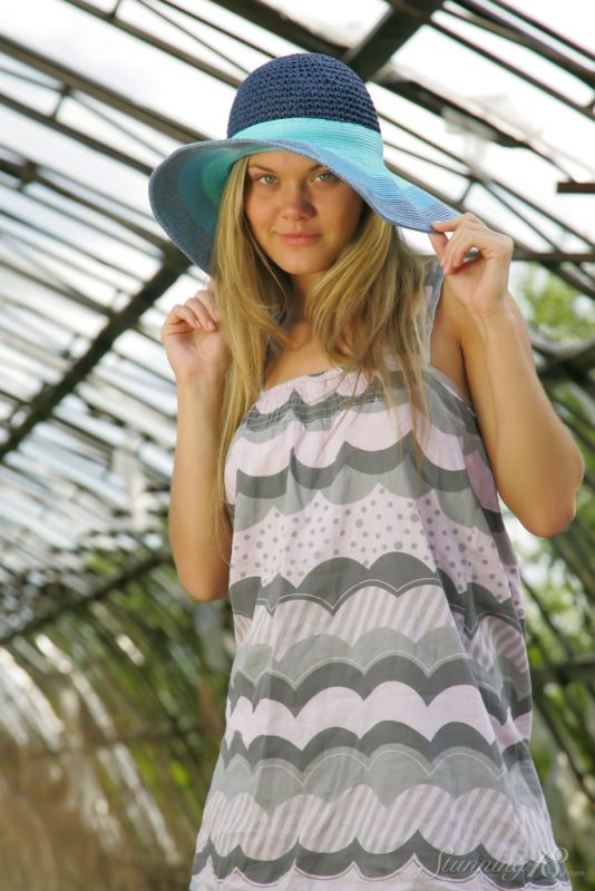 Lisa – Blue Hat