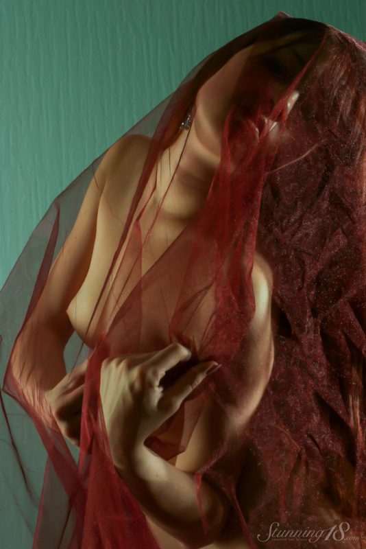 Llitia – Under the Cloth