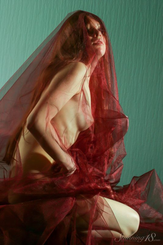 Llitia – Under the Cloth