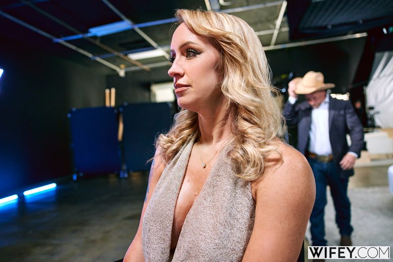 Swamp Barbee and Bruce: Gorgeous Cowgirl Reveals Her Face For The First Time